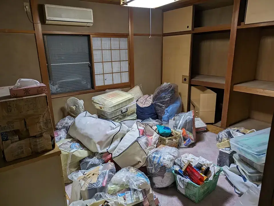 不用品回収・遺品整理事例1（作業前）